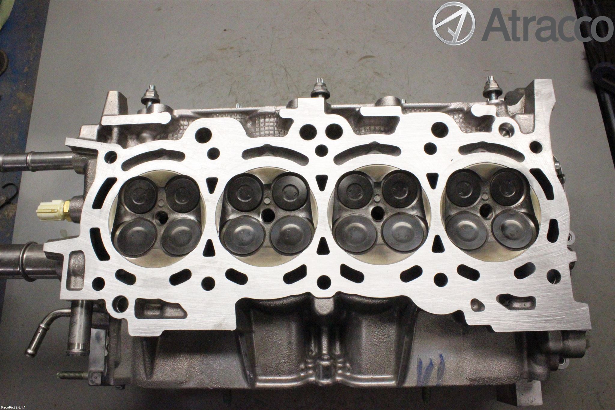 Toyota AVENSIS 09-15 Topplokk Bensin