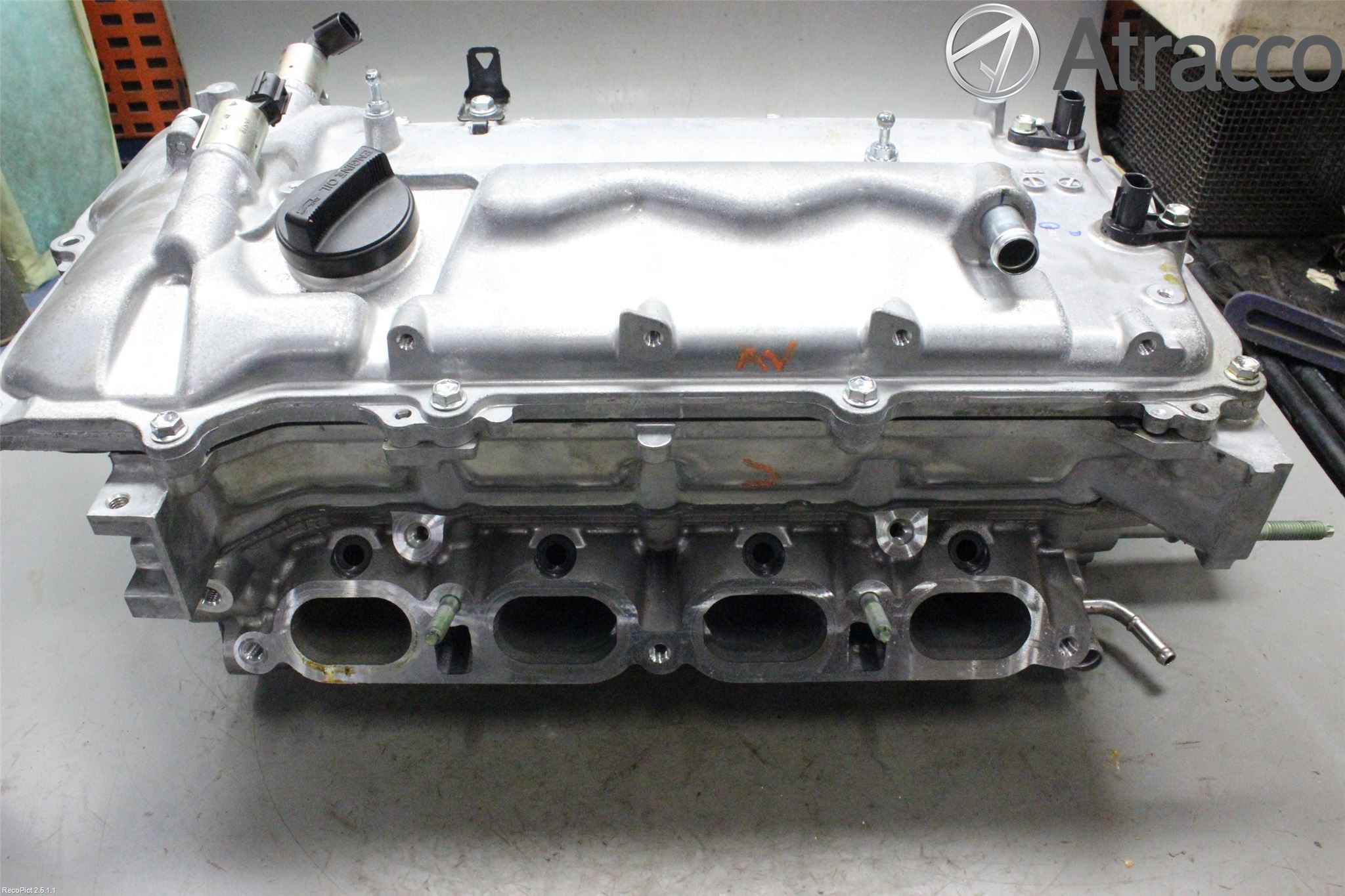 Toyota AVENSIS 09-15 Topplokk Bensin