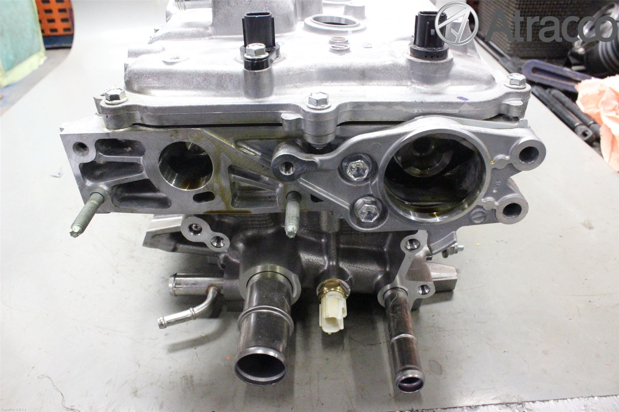 Toyota AVENSIS 09-15 Topplokk Bensin