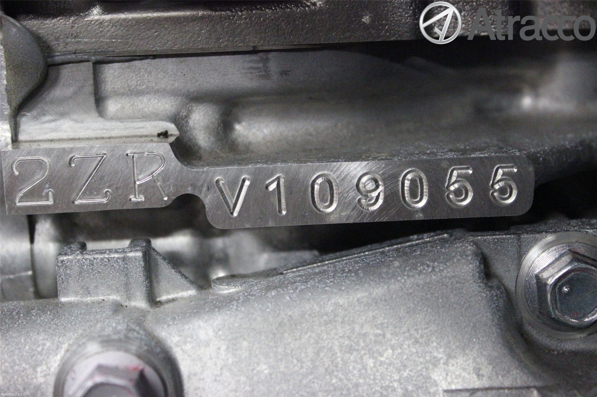 Toyota AVENSIS 09-15 Topplokk Bensin