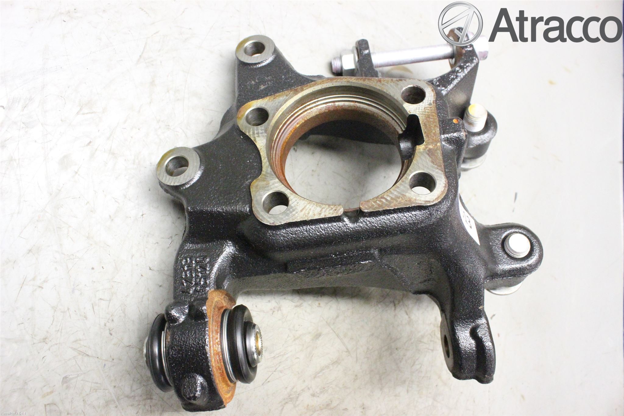 Toyota AVENSIS 09-15 Spindel Hb