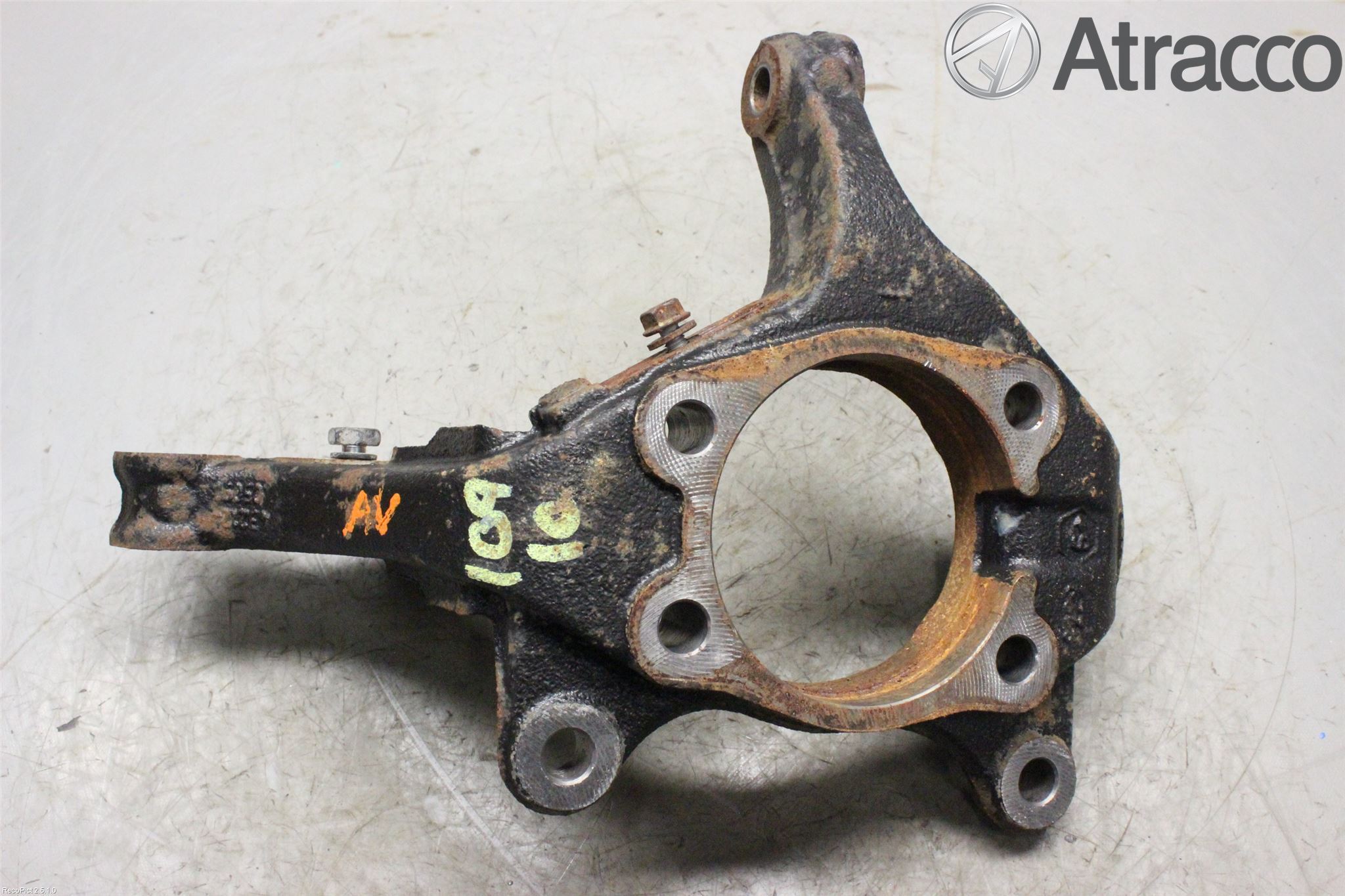 Toyota AURIS 13-19 Spindel Vf