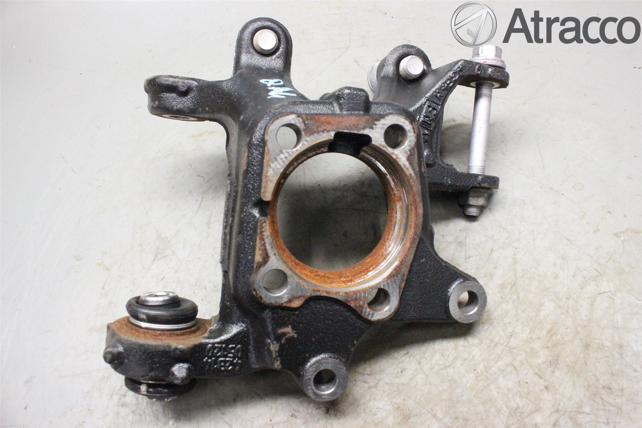 Toyota AVENSIS 09-15 Spindel Vb