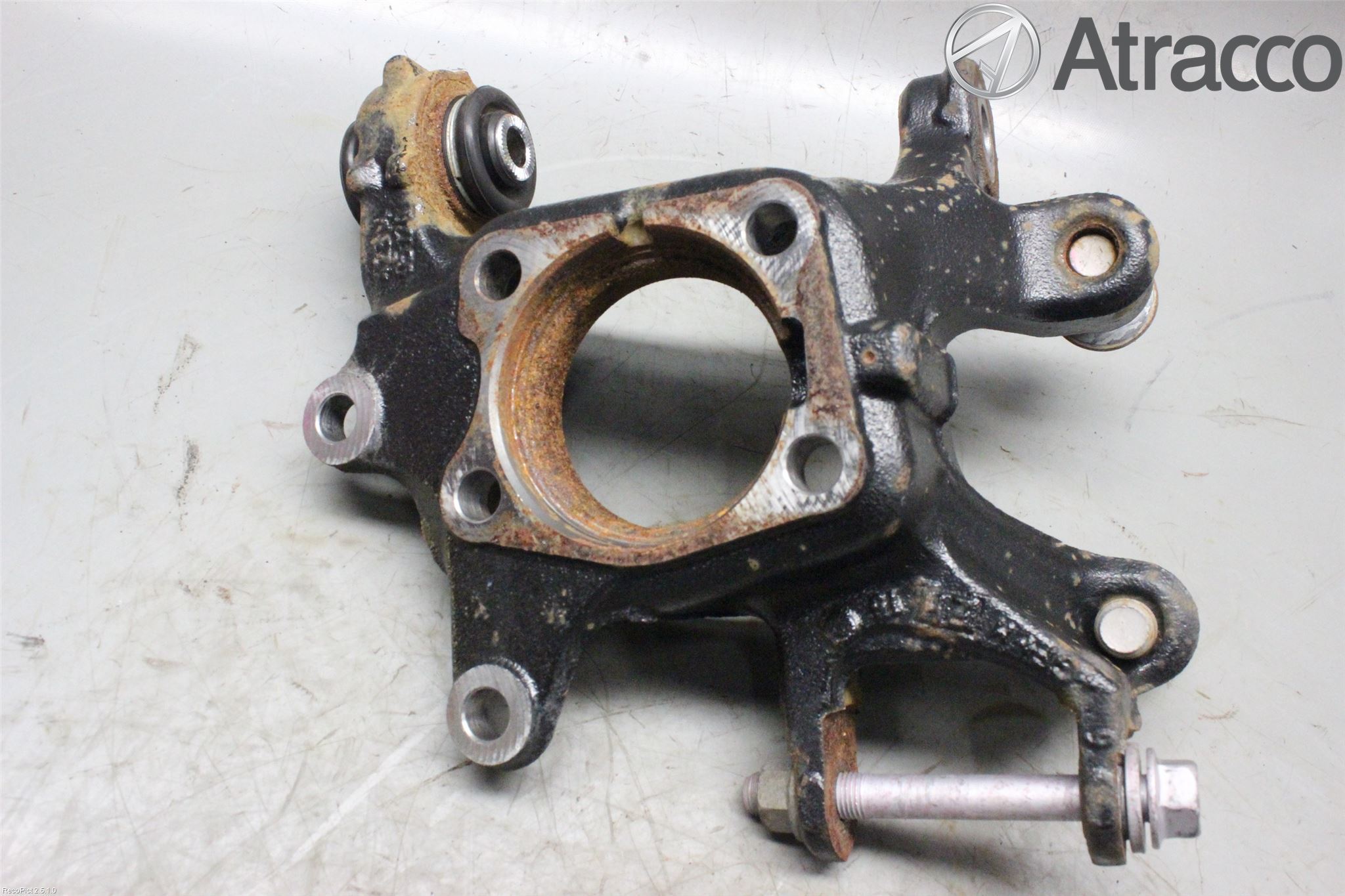 Toyota AVENSIS 16-18 Spindel Vb