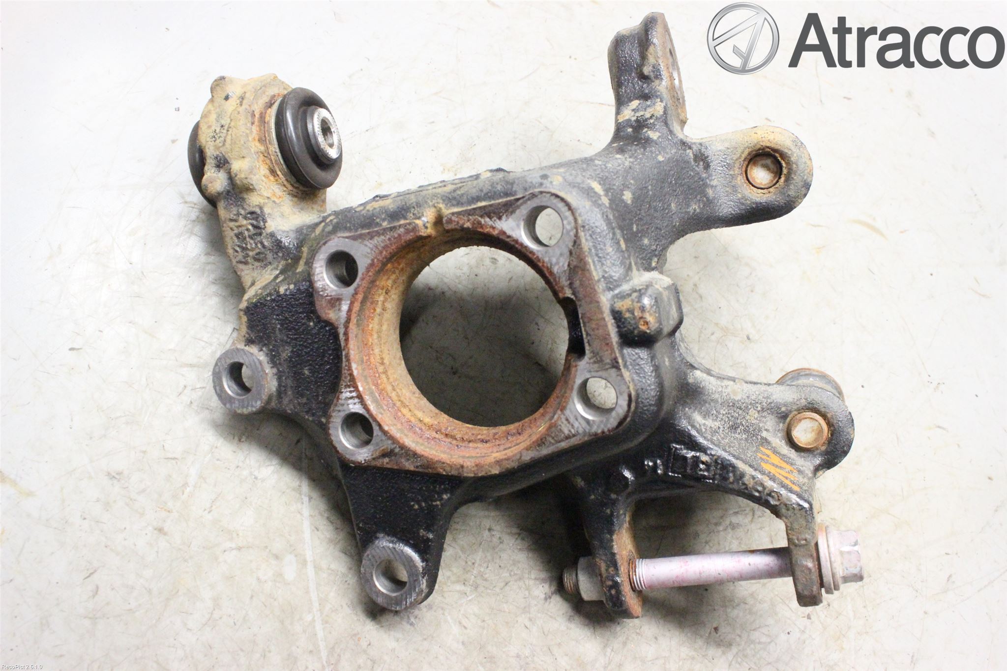 Toyota AVENSIS 09-15 Spindel Vb
