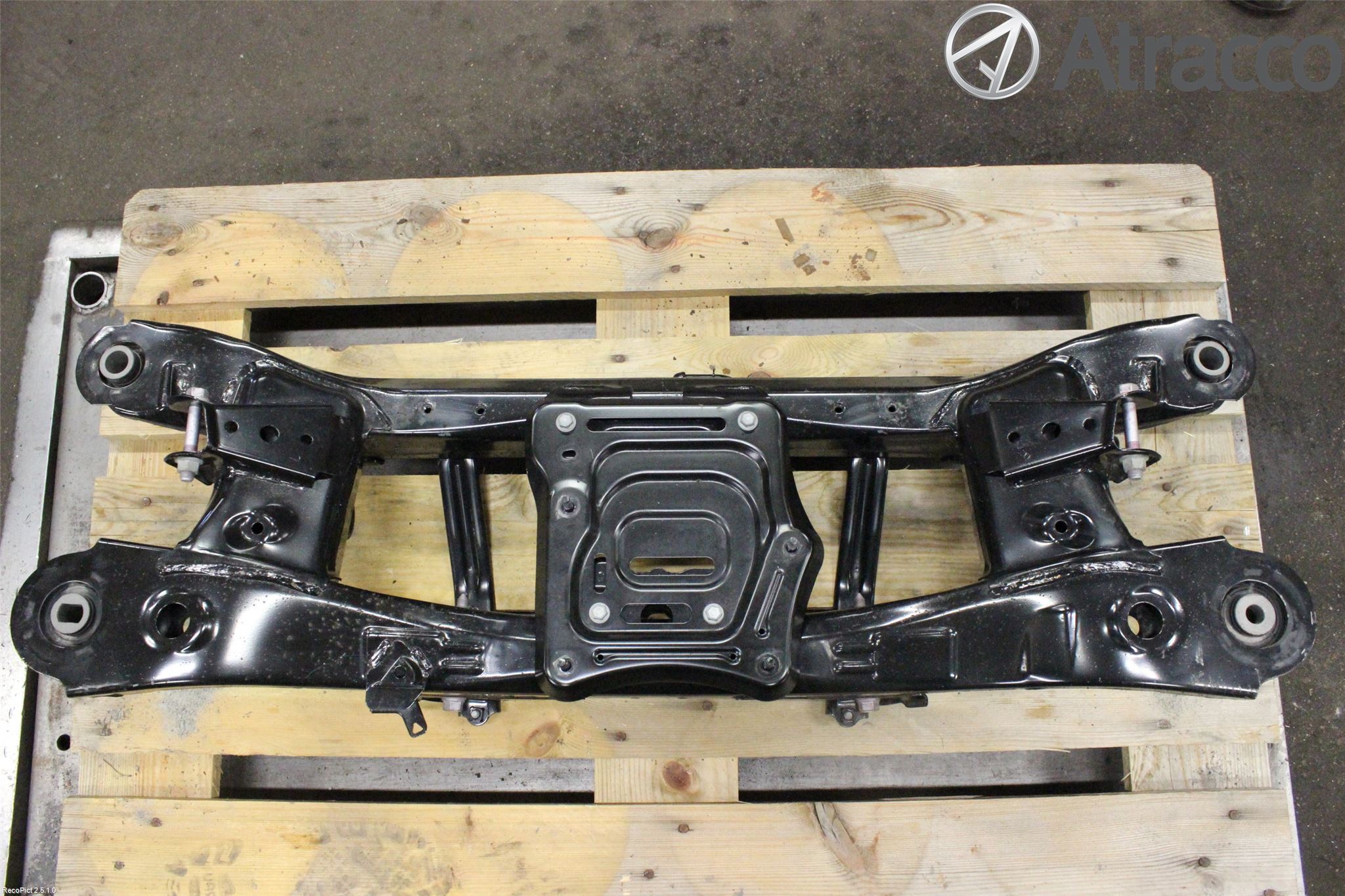 Toyota AVENSIS 16-18 Bakaksel Feste Travers-Ramme
