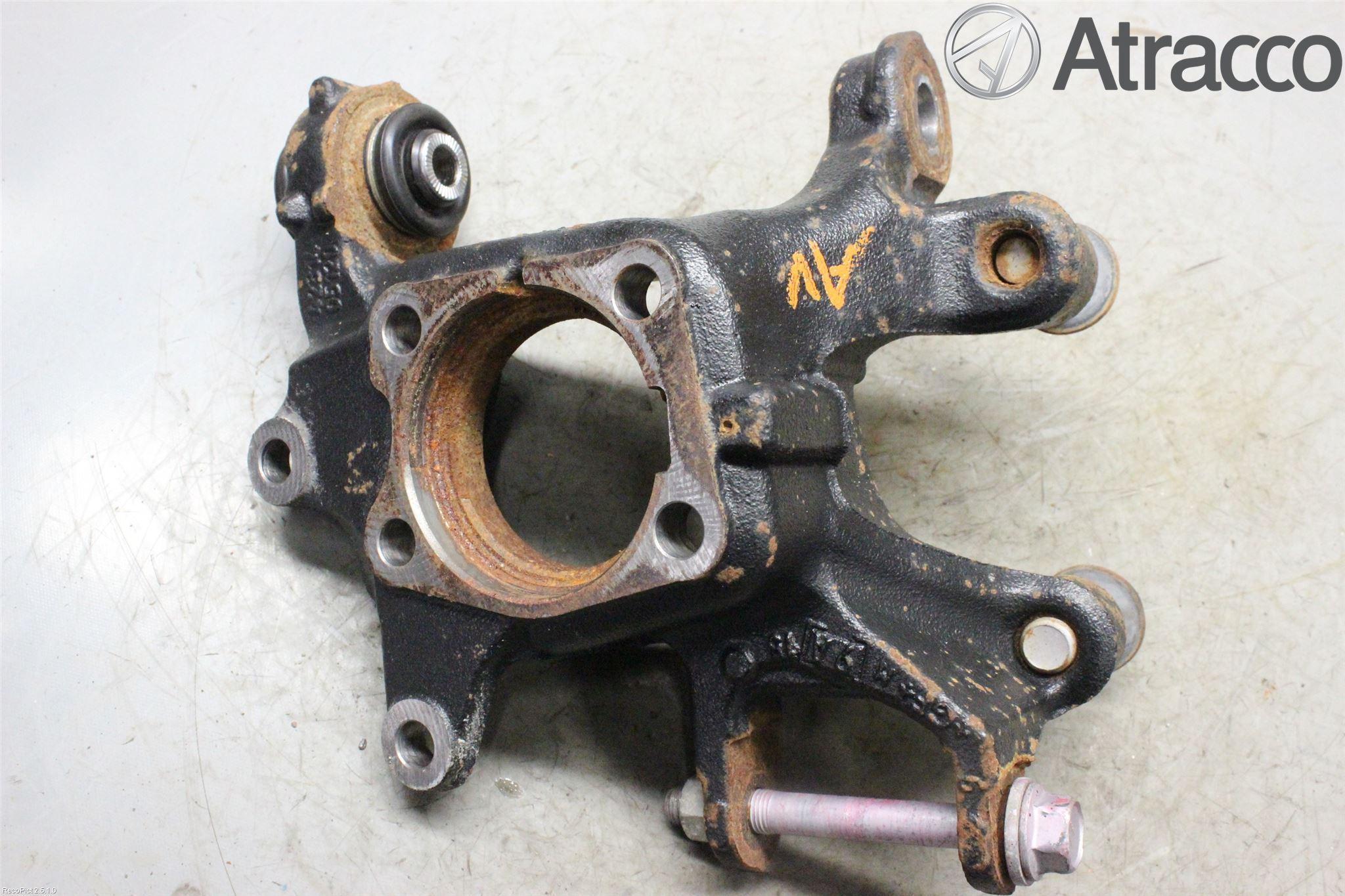 Toyota AVENSIS 16-18 Spindel Vb