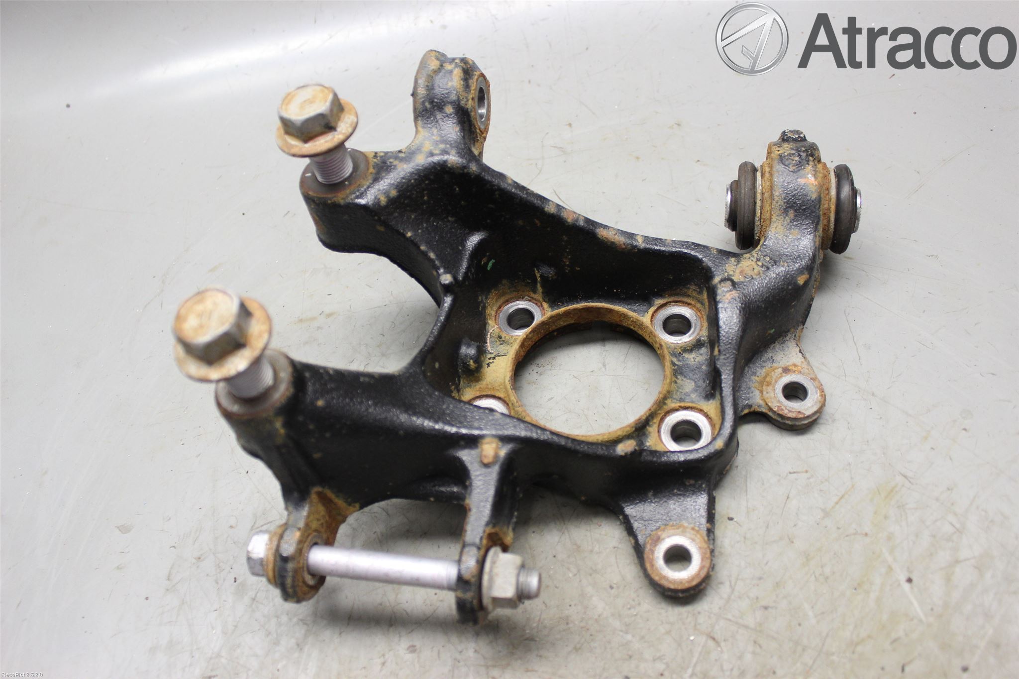 Toyota AURIS 13-19 Spindel Vb