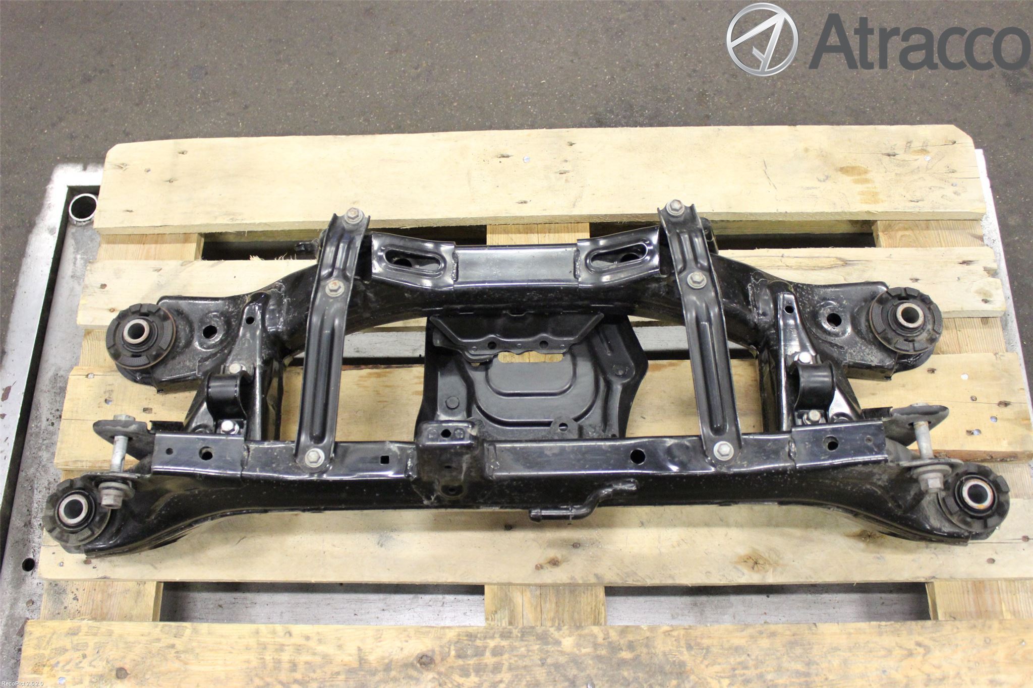 Toyota AVENSIS 09-15 Bakaksel Feste Travers-Ramme