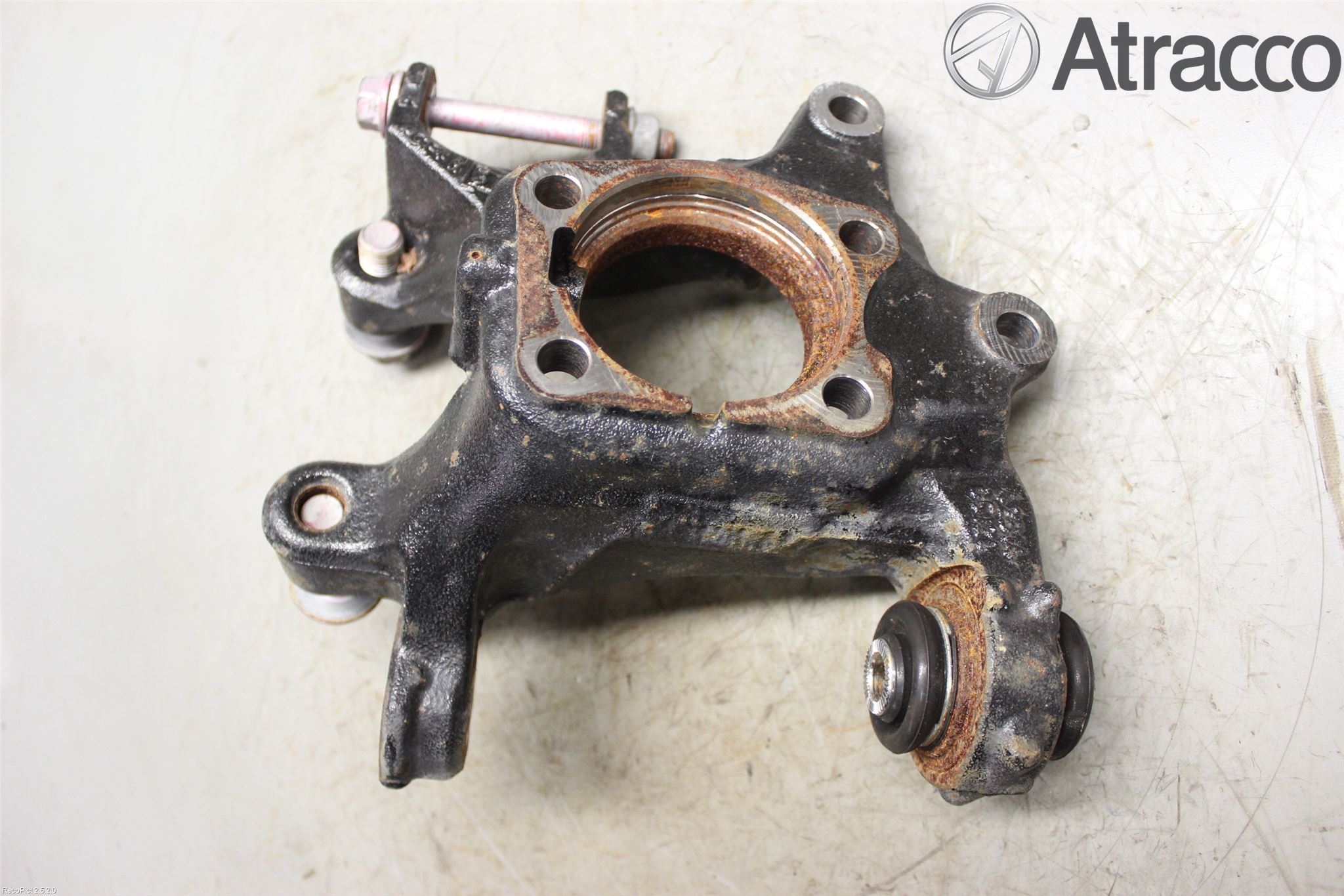 Toyota AVENSIS 09-15 Spindel Vb