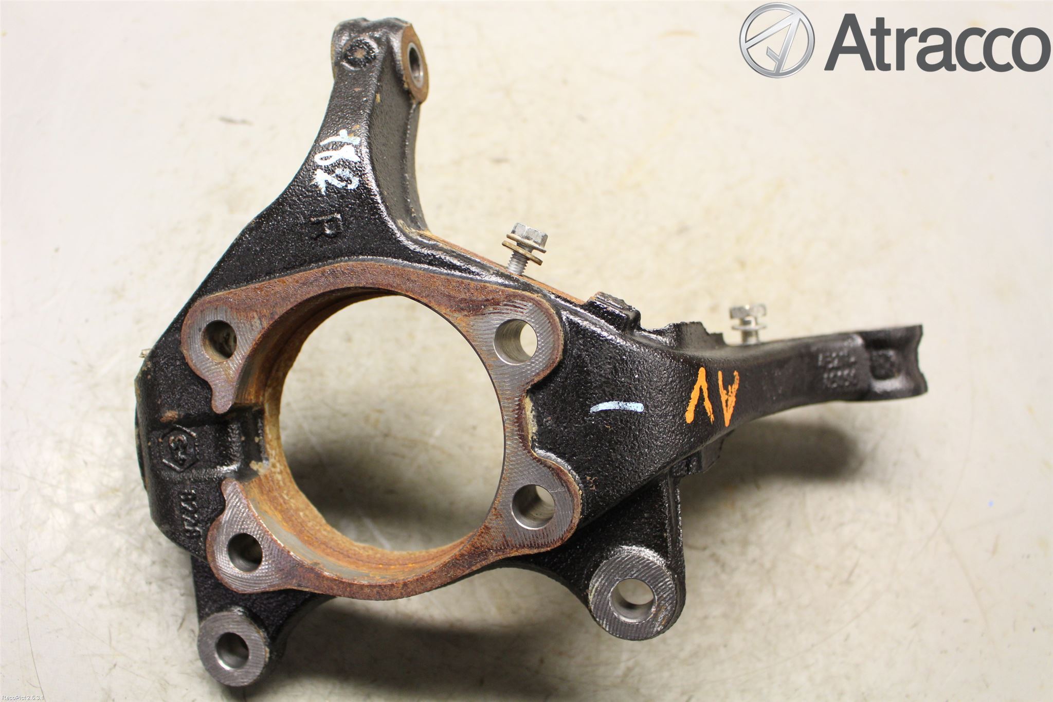 Toyota AURIS 13-19 Spindel Hf