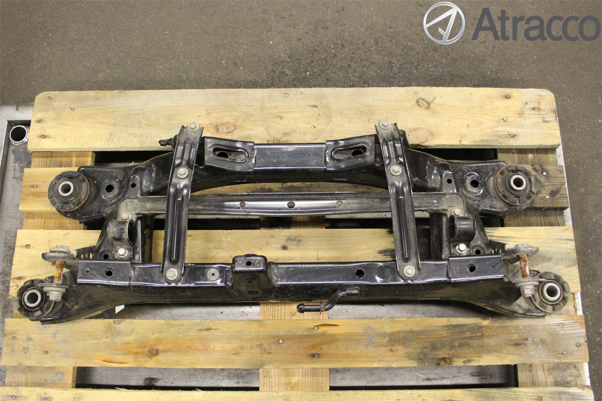 Toyota AURIS 13-19 Bakaksel Feste Travers-Ramme