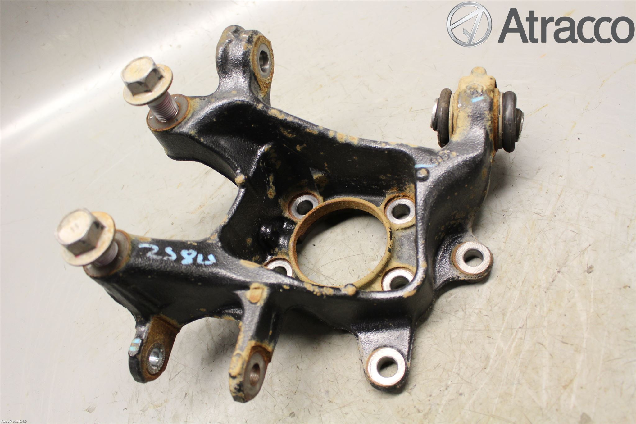 Toyota AVENSIS 16-18 Spindel Vb