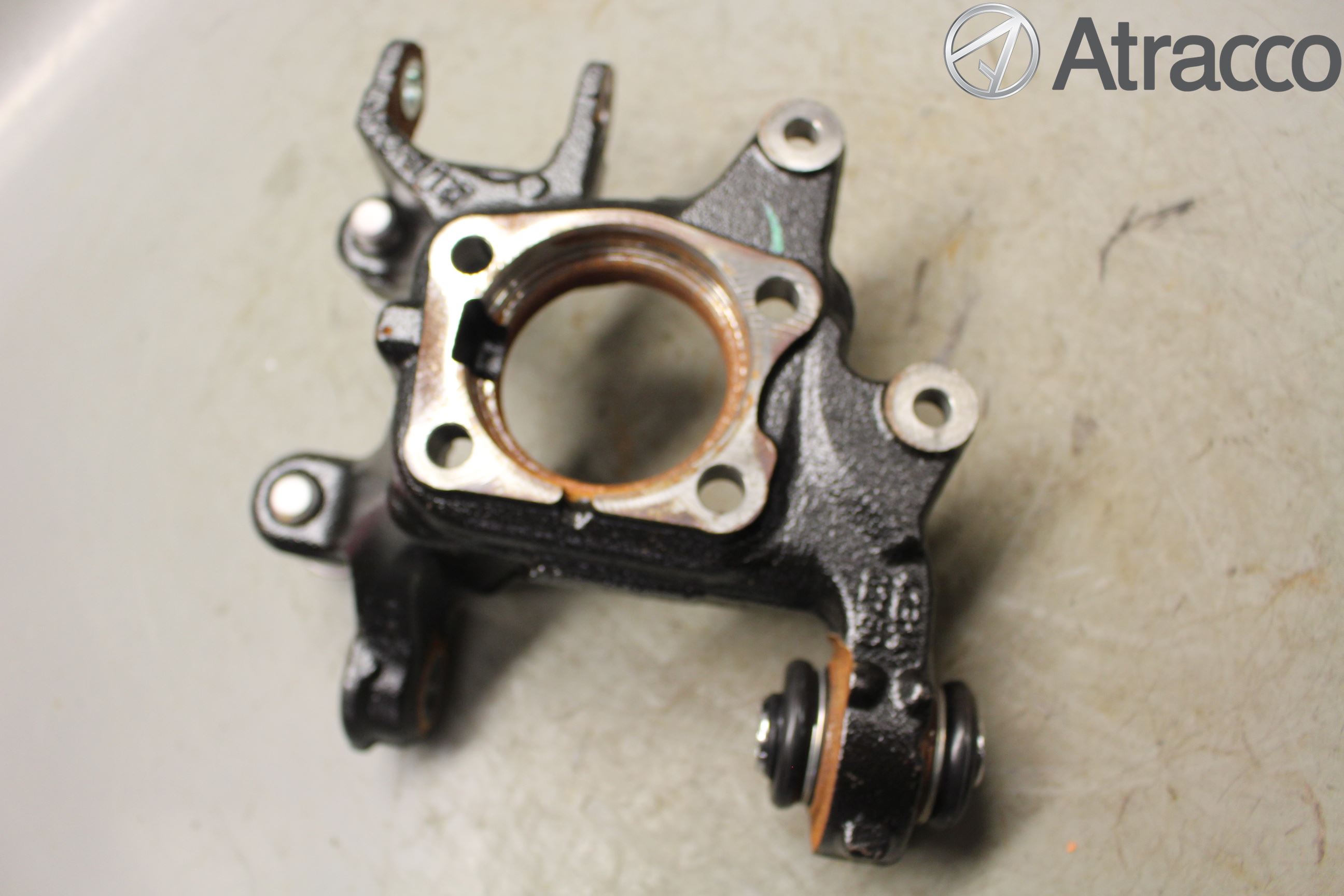 Toyota AURIS 13-19 Spindel Vb
