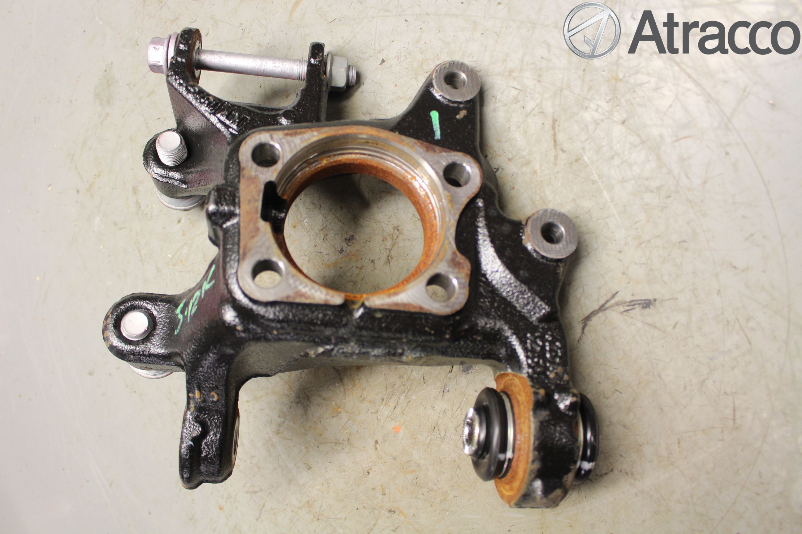 Toyota AURIS 13-19 Spindel Vb