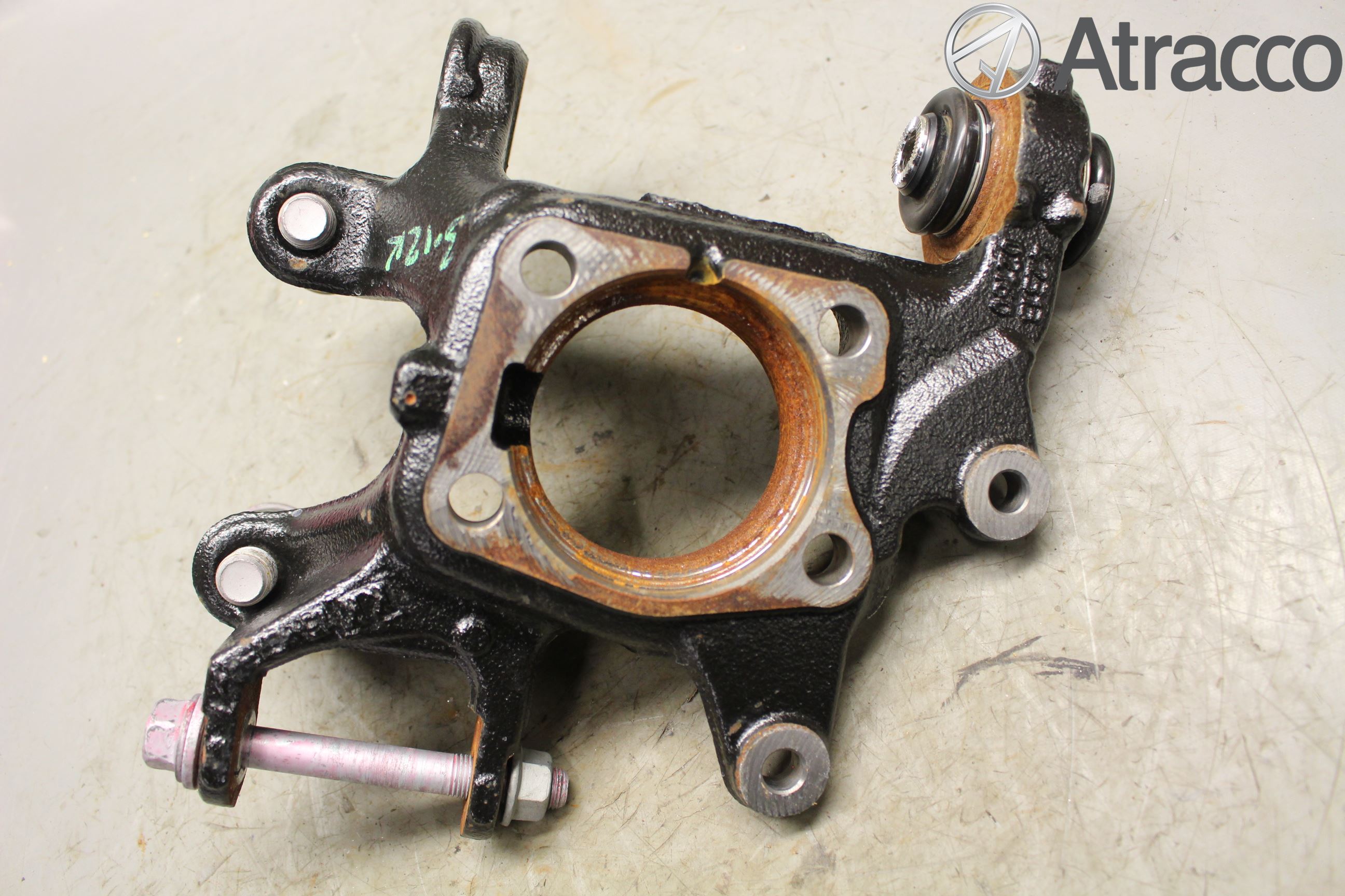 Toyota AURIS 13-19 Spindel Hb