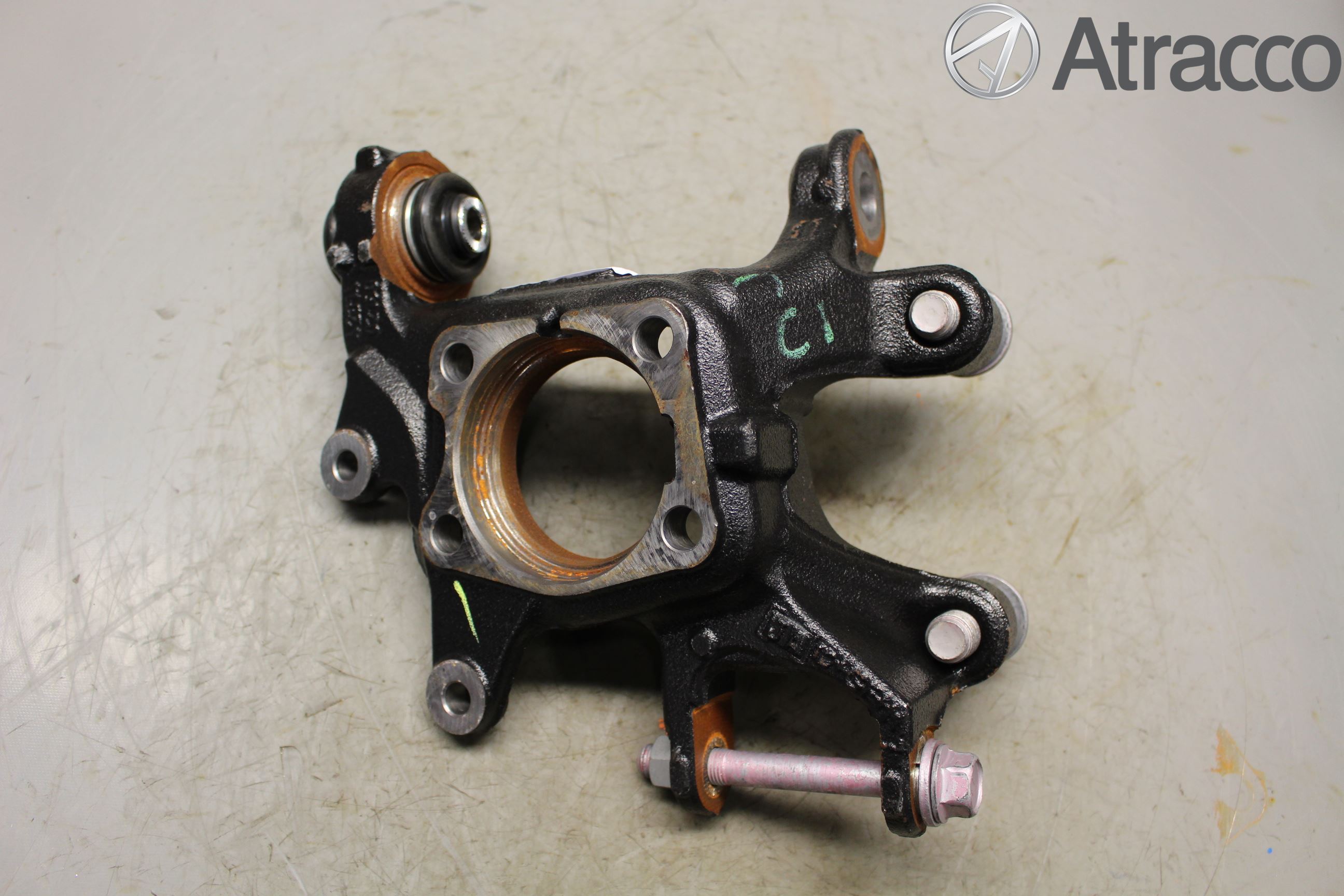 Toyota AURIS 13-19 Spindel Vb