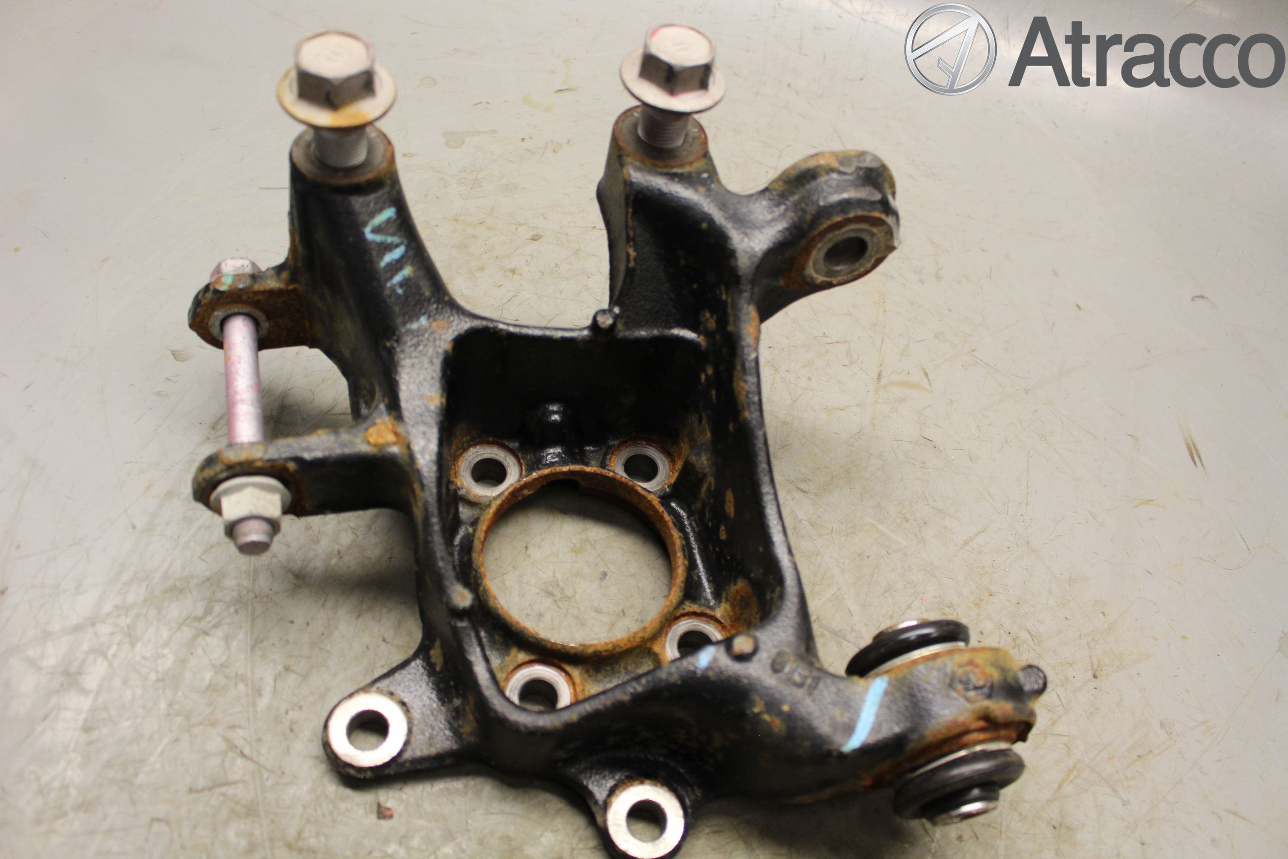 Toyota AVENSIS 16-18 Spindel Vb