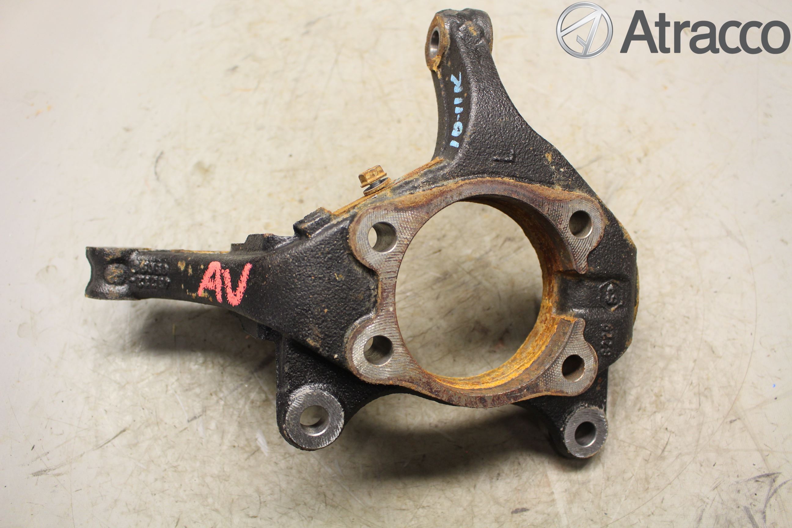 Toyota AURIS 13-19 Spindel Vf