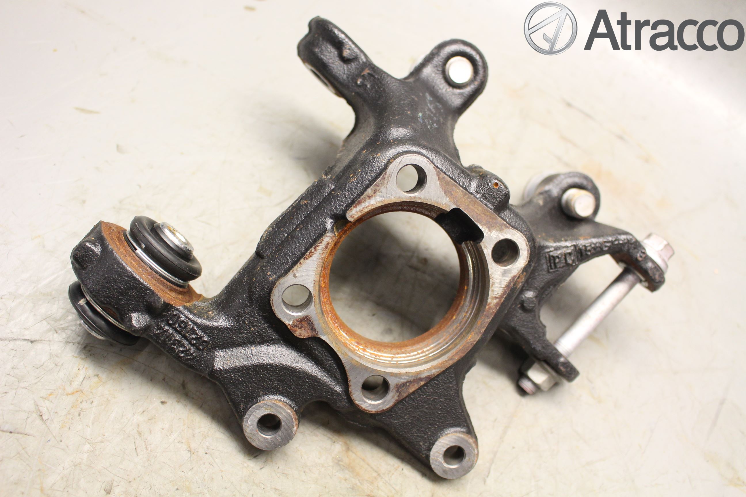Toyota AURIS 13-19 Spindel Vb