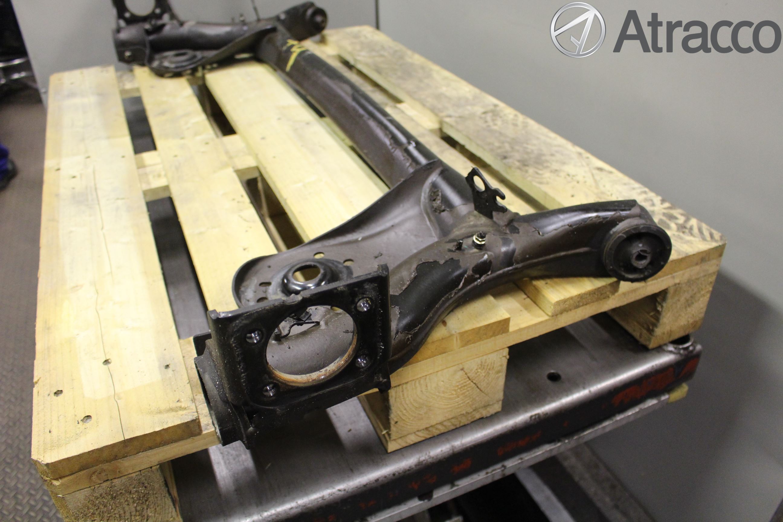 Toyota AYGO 15-21 Bakaksel Feste Travers-Ramme