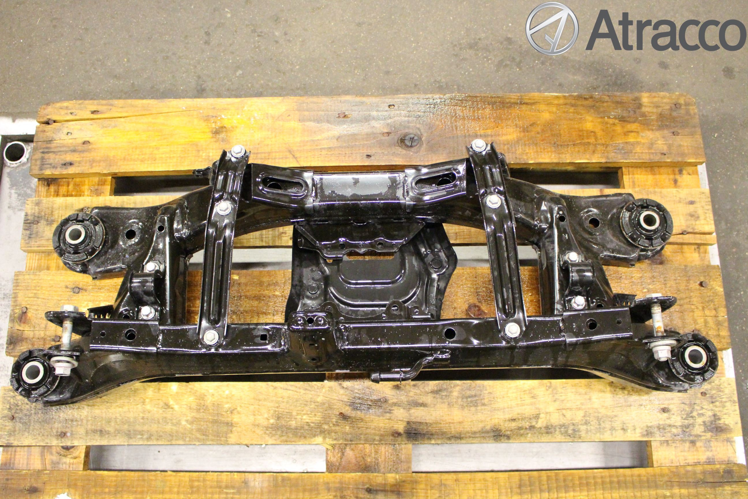 Toyota AVENSIS 16-18 Bakaksel Feste Travers-Ramme