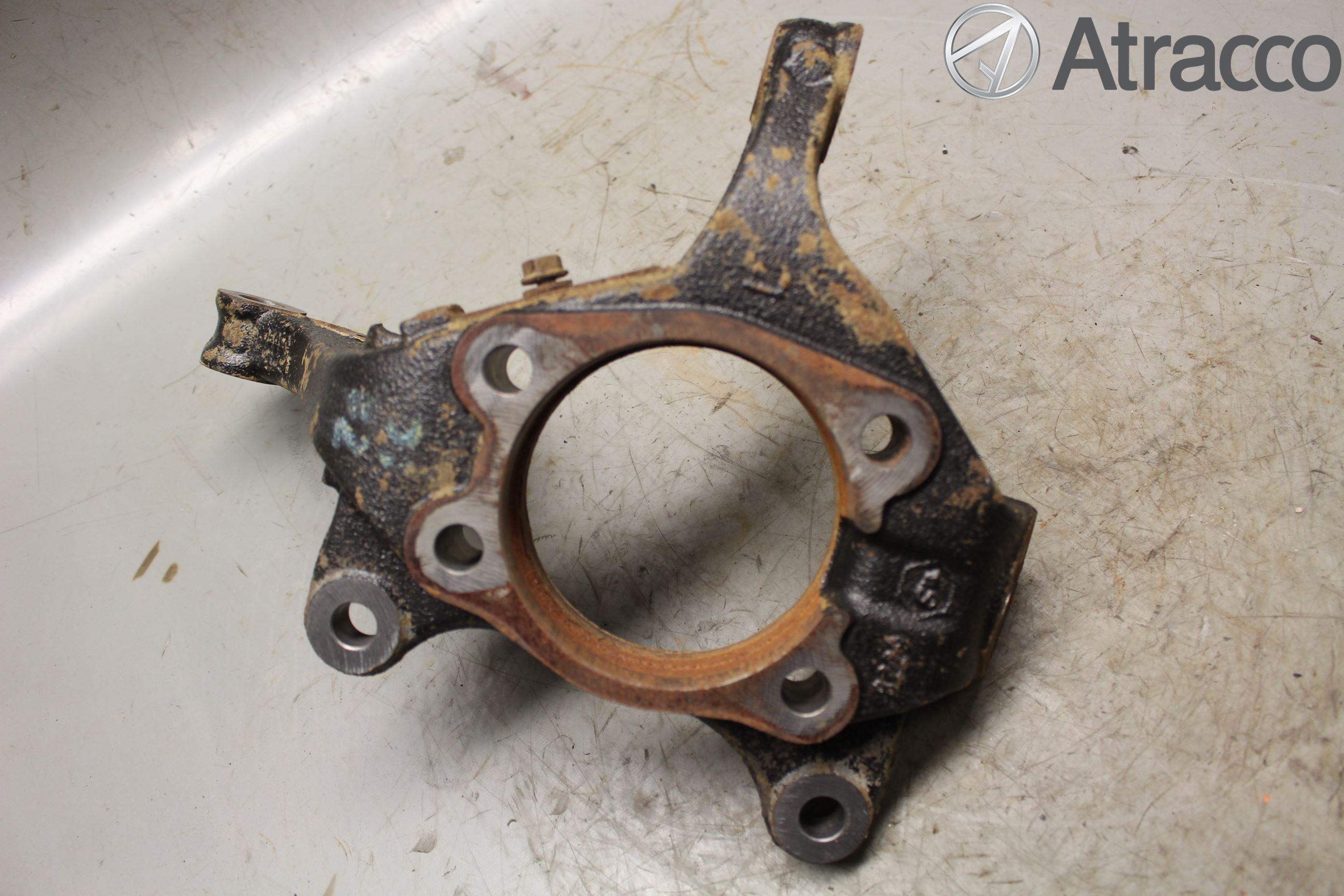 Toyota AVENSIS 09-15 Spindel Vf