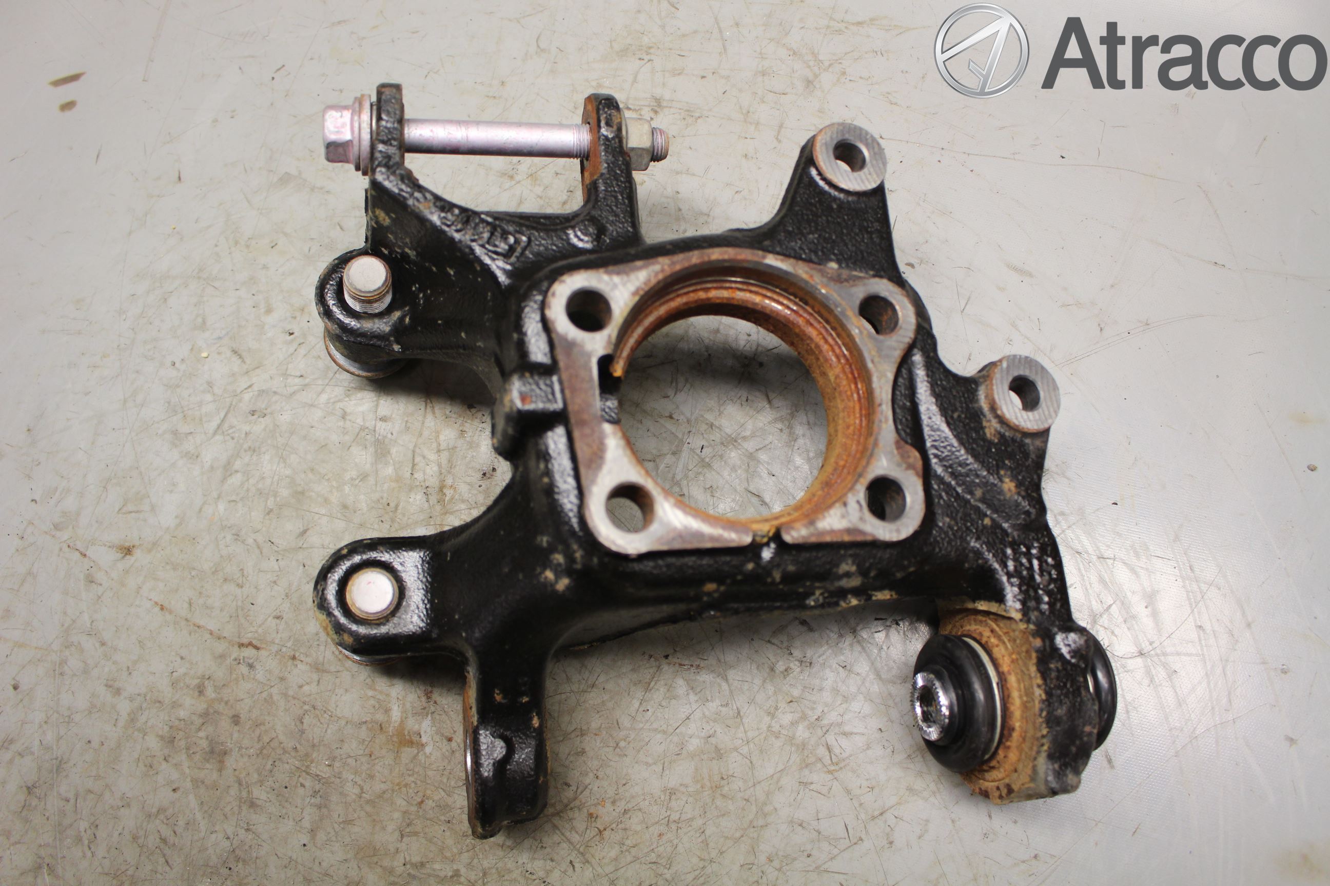 Toyota AURIS 13-19 Spindel Vb
