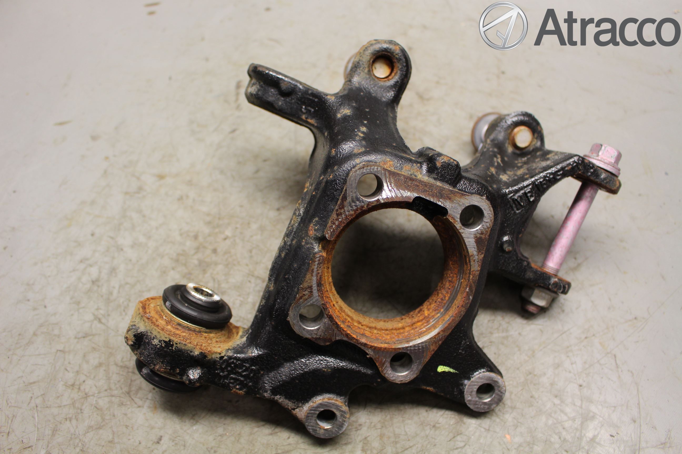 Toyota AURIS 13-19 Spindel Vb