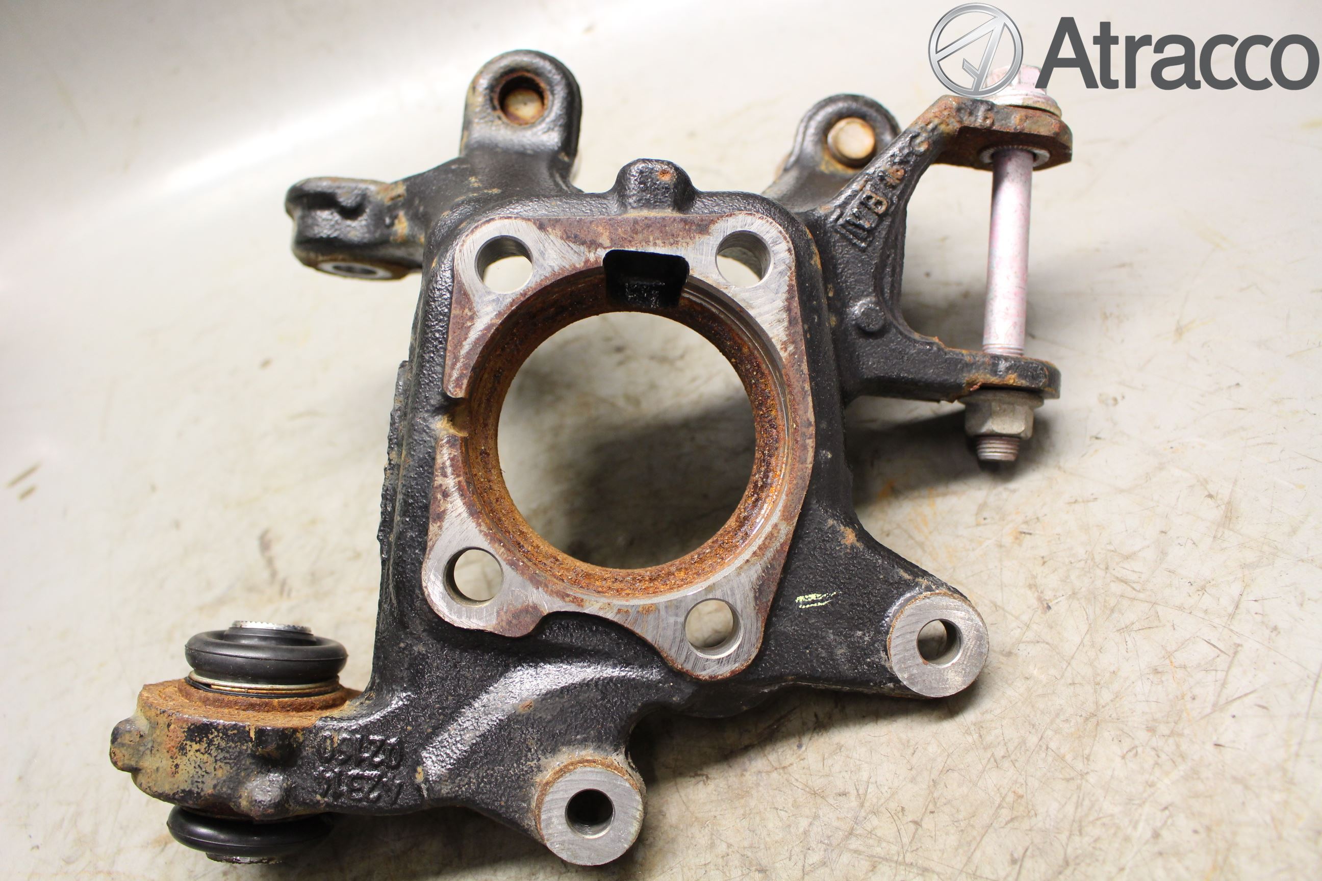 Toyota AURIS 13-19 Spindel Vb