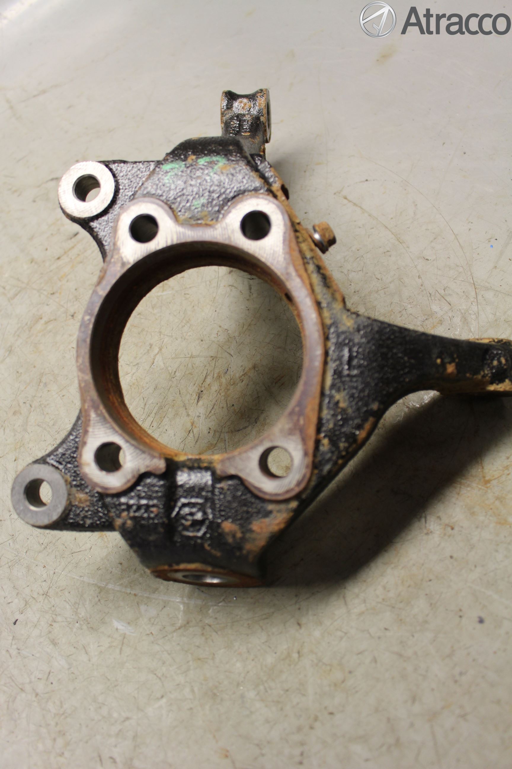 Toyota AURIS 13-19 Spindel Vf