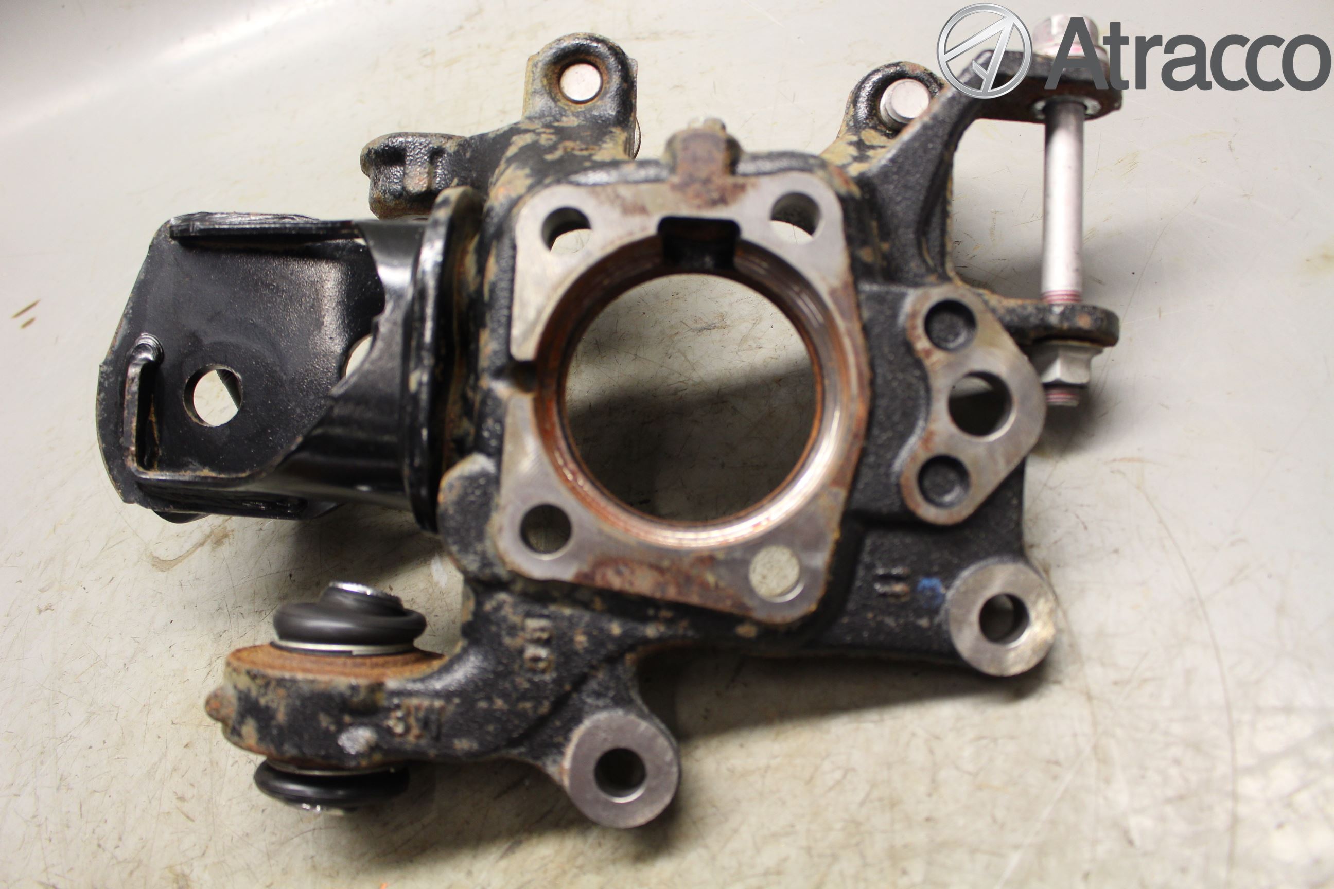 Toyota RAV4 13-18 Spindel Vb