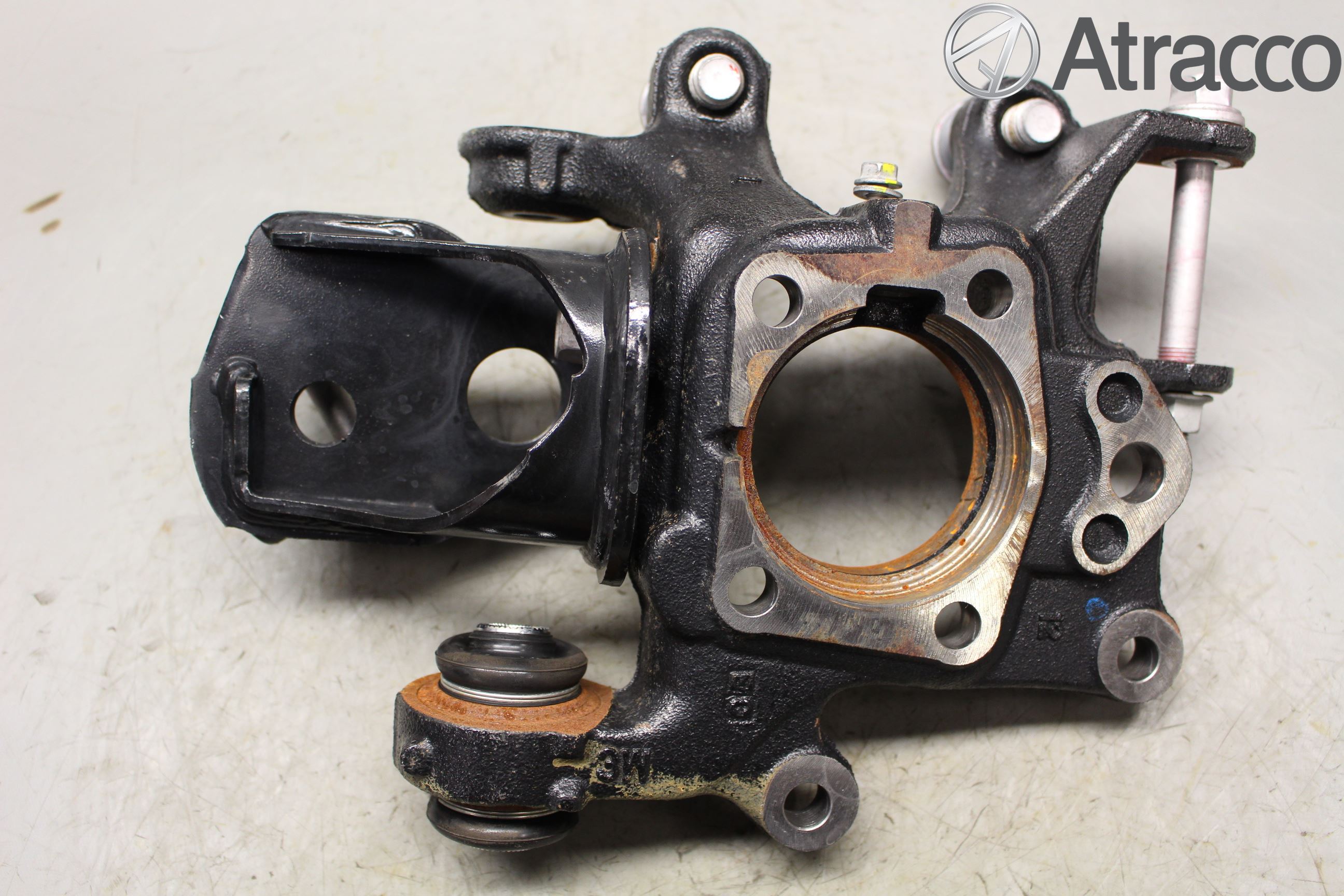 Toyota RAV4 13-18 Spindel Vb